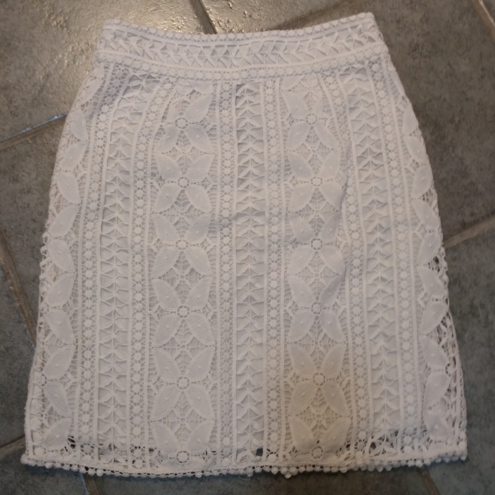💜5/$25 Darling Crochet Skirt